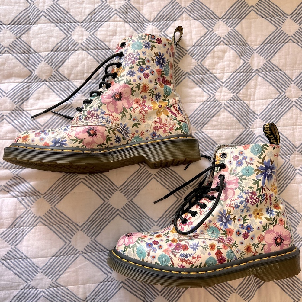 Dr Martens Floral White